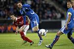 Stjerne. Gylfi Sigurdsson - her i nærkamp med Danmarks Mike Jensen under U21-EM i 2011 - er nu et etableret navn i Premier League. 