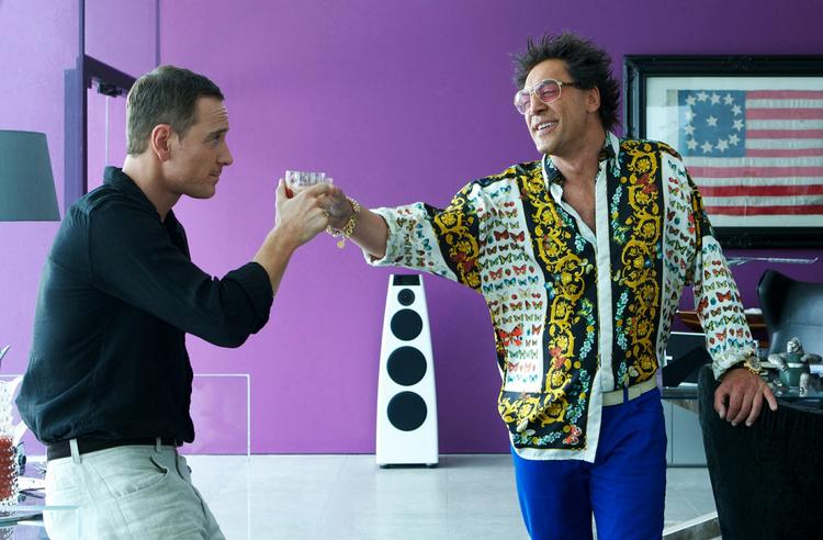 Blingbling. 'The Counselor' kører de helt store stjerner i stilling - i centrum Michael Fassbender og rundt om ham Brad Pitt, Penélope Cruz, Javier Bardem og Cameron Diaz. Men de kan ikke redde filmens mangel på substans. 