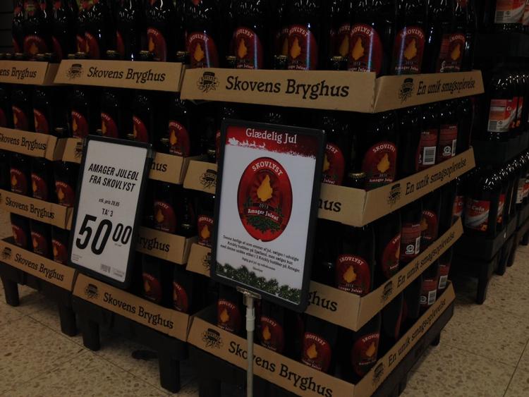 øl-etikette. Bryggeri Skovlyst har bedt forhandlerne oplyse kunderne om, at det lokale juleøl fås flere andre steder. 