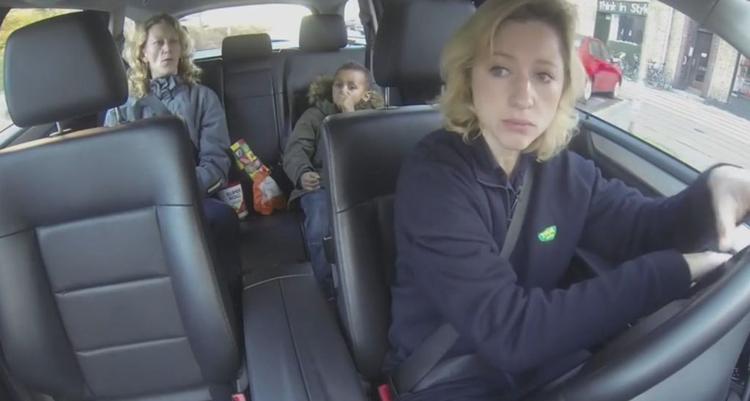 Valgfilm. Sophie Hæstorp Andersen giver den som taxachauffør - efter norsk forbillede. 