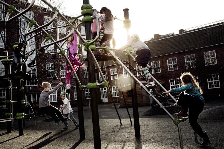 folkeskole. Der er en risiko for, at de svageste elever bliver de helt store tabere med indførelsen af skolereformens lektiecafeer, når alle eleverne absolut skal klumpes sammen for at læse lektier, skriver Jan Andreasen. 