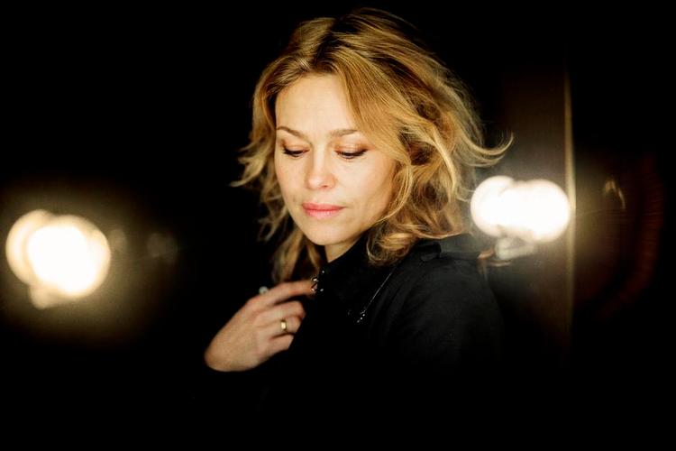 Elsket. I filmen skriver forældre fra skolen, hvor Signe underviser, under på, at de alle ønsker Signe tilbage på trods af hendes handling. Det skete i virkeligheden og siger meget om Marianne, mener Helle Fagralid. 