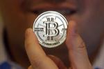 Skjult. De såkaldte bitcoins er mørkenettets foretrukne valuta. Man ved ikke, hvem der står bag møntfoden, men computerkoden blev lanceret i 2009. Bitcoins kan anonymiseres, så man ikke kan spore ejermændene. (Foto: AP, Rick Bowmer, Arikiv) 