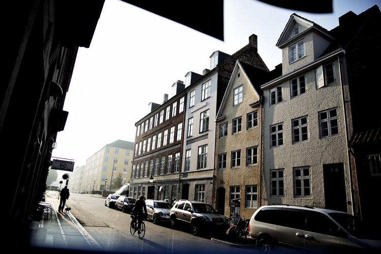 RENTEFALD. Der er udsigt til lavere ydelse næste år for de boligejere, der for 5 år siden tog et F5-lån. Deres rente har nemlig været låst fast på et relativt højt niveau i perioden. 