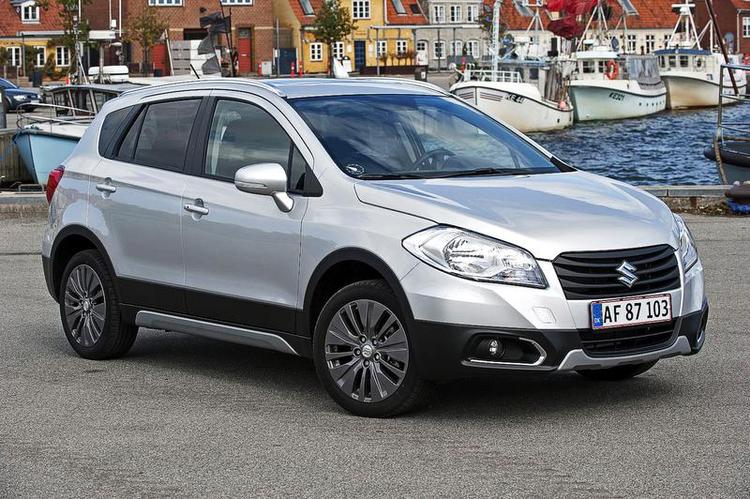 Alsidig. Suzuki SX4 S-Cross har lidt af den højbenede stil fra firehjulstrækkere, men denne version har forhjulstræk. 