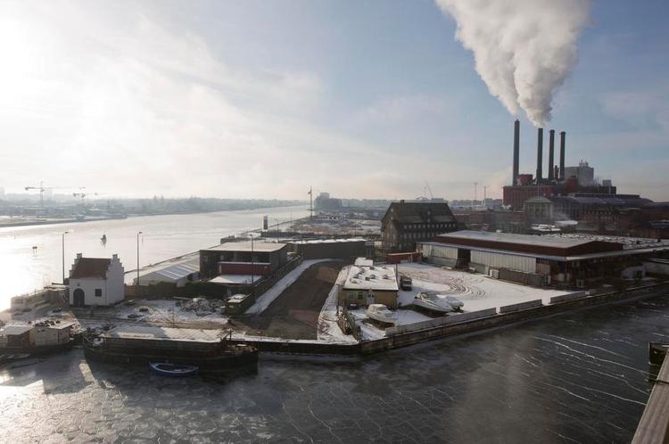 Undersøgelse. Kystdirektoratet har afgjort at der skal forestages en såkaldt VVM, inden man begynder at fylde havnen op og bygge 10 nye boligøer i Kongens Enghave (fotoet). 