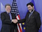 Frihandel. EU's chefforhandler Ignacio Garcia Bercero(t.h.) mødtes med sin amerikanske modpart, Daniel Mullaney, for at diskutere frihandelsaftale i Bruxelles mandag. 