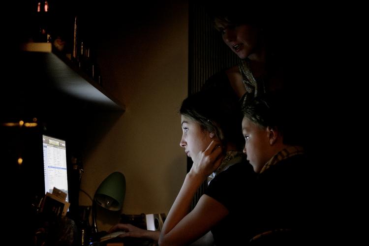 Frisind. Både størstedelen af de almindelige danskere  og politikerne  mener, at det vil være udansk at kræve et indbygget pornofilter på computere der benyttes af børn. 