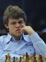4-2. Magnus Carlsen ligner en samlet vinder af VM-matchen mod den indiske verdensmester Viswanathan Anand før de sidste seks partier. 