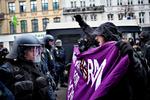 Yderfløj. Overvejelser om egne antidemokratiske og voldelige tendenser er lige så ikkeeksisterende, som de er uønskede på de dele af venstrefløjen, som ellers så entusiastisk vil bekæmpe selvsamme tendenser på højrefløjen., skriver Mikkel Andersson. 