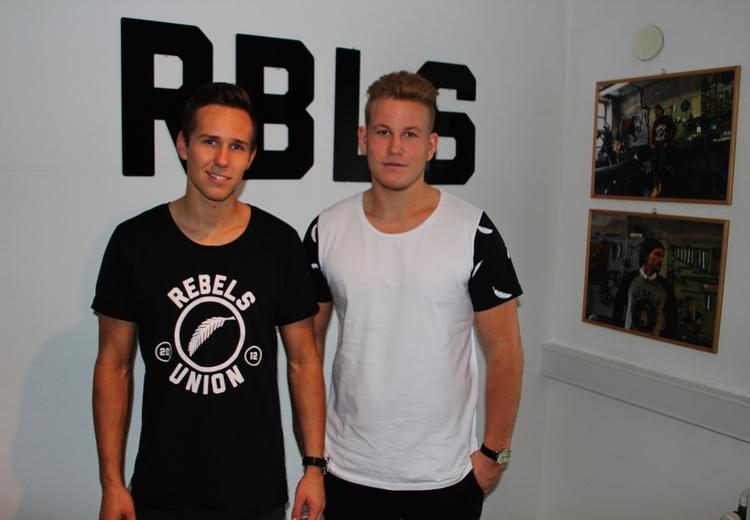 IVÆRKSÆTTERREBELLER. Frederik Klüwer (tv) er 19 år og Emil Lyng 21, men de er allerede godt i gang med en tilværelse som selvstændige med tøjmærket Rebels Union. 