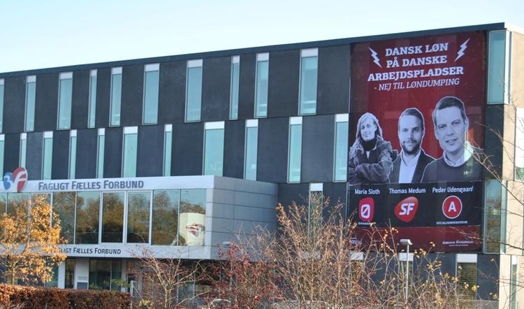Ommer. Danmarks største valgplakat med Danmarks 'største' stavefejl. 