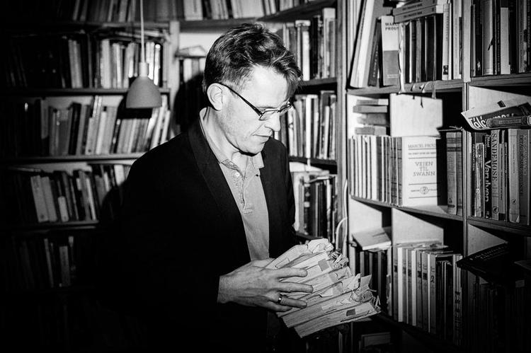 Inkarneret. Neal Ashley Conrad Thing læste Proust som 25-årig. Nu er han 50 og lever med forfatteren som en fast del af sin hverdag. 