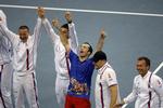 SEJR. Radek Stepanek (i midten) og co. modstod det voldsomme pres fra de serbiske tilskuere, der ikke altid opførte sig efter bogen under de fem David Cup-matcher i Beograd. 