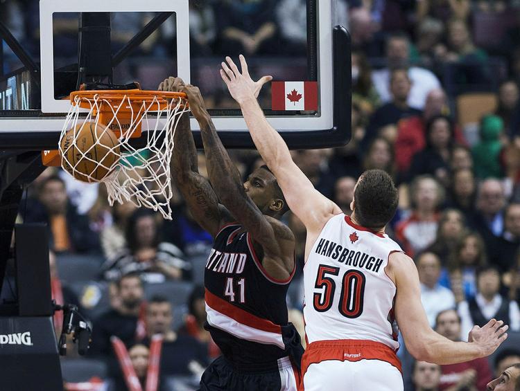 comeback. Toronto Raptors fremtvang overtid i kampen mod Portland Trail Blazers med en såkaldt 'buzzer beater' til 102-102 i sidste sekund. 
