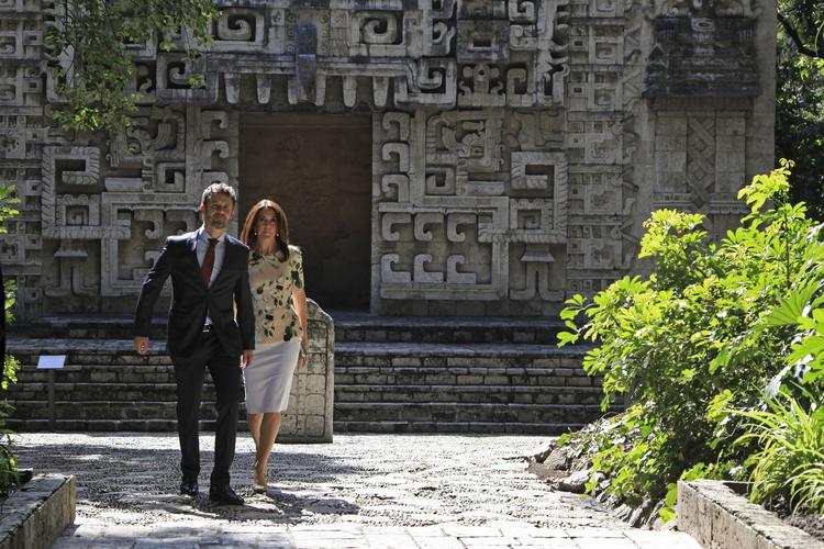 frontfigurer. Kronprinsparret stod i spidsen for den danske erhvervsdelegations besøg i Mexico. Her besøger Frederik og Mary nationalmuseet for antropologi og historie i Mexico By. 