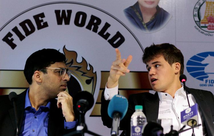REMIS. Efter tre partier er stillingen 1.5-1.,5 mellem Anand (tv.-) og Carlsen. 