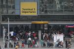 Trafik. Londons hovedlufthavn, Heathrow er maksimalt presset. Ny stor-lufthavn er på tegnebrættet. 