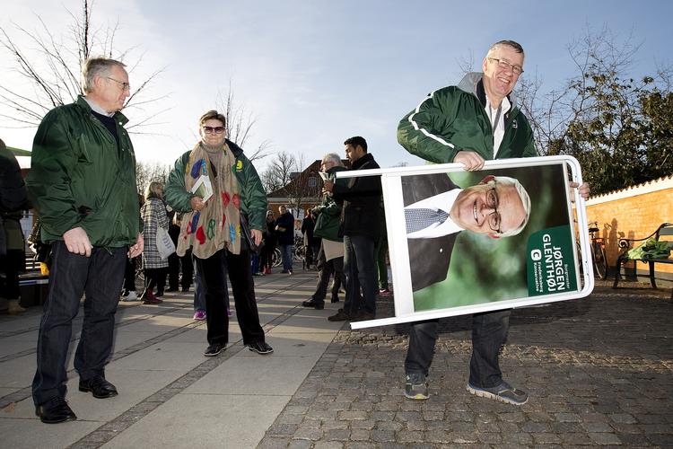 kommunalvalg. Martin Vinæs Larsen gennemgår her de modeller, der bruges til at forudsige valgresultatet. Modellerne er allermest enige om, er at det er svært at forudsige kommunalvalg. 