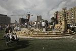 Hyldest. Monumentet på Tahrir-pladsen nåede knapt at blive færdig, før demonstranter ødelagde det igen i protest mod militærregimet. 