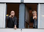 endelig. Efter lange forhandlinger accepterede kabinepersonalet 19. november sidste år at gå ned i løn og op i arbejdstid. Forretningsfører i kabinepersonalets fagforening CAU, Steen Vendelboe, og formand for FTF, Bente Sorgenfrey, meddelte fra 2. sal, at de som de sidste faggruppe havde indgået en aftale med SAS. 