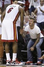 PARTNERE. For en sjælden gangs skyld er det David Beckham, der skal se op til en anden, hvis han skal samarbejde med LeBron James. 
