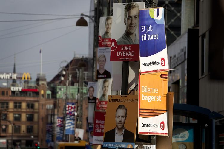kv13. Også i kommuner og regioner er der klare forskelle i politikker og ideologier mellem blokkene, skriver Emilie Turunen. 