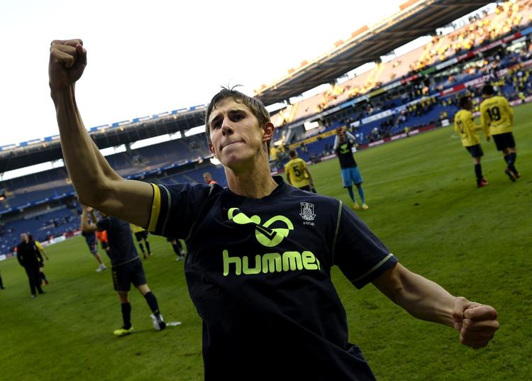Købsoption. Brøndby vil gerne købe Alexander Szymanowski helt fri af kontrakten med den spanske klub Recreativo Huelva. Men intet er på plads - endnu. 