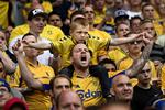 Fremgang. Der er kommet flere af dem her på Brøndby Stadion, og de penge, de lægger, batter i regnskabet. Men ikke nok til at fjerne de røde tal på bundlinjen. 