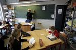 Skole. Folkeskolens samlede udgifter per elev er reduceret med 5,2 procent siden 2002. 