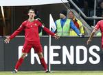 Hattrick. Portugals Cristiano Ronaldo fejrer målet til 1-0 mod Sverige. 