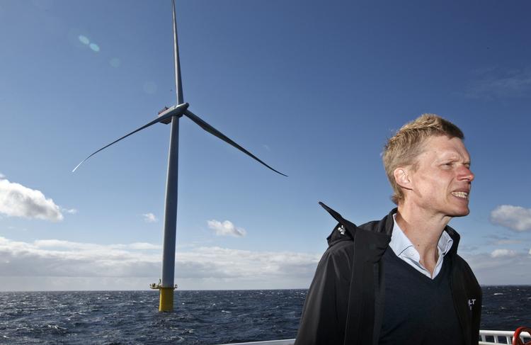 investeringslysten. Dong med topchef Henrik Poulsen i spidsen kunne forleden præsentere sin hidtil største investering: 97 gigantiske møller i to havvindmølleparken i den tyske del af Nordsøen. 