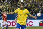 SEJRSMÅL. Med sit første landskampsmål i to år sikrede Robinho Brasilien sejren over Chile. 