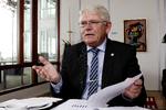 Formand. Hverken Venstre eller Socialdemokraterne har meldt ud, hvem deres kandidat til posten som formand for KL er. I øjeblikket sidder Rødovres socialdemokratiske borgmester Erik Nielsen på posten. 