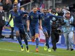 VM-klar. Real Madrids Karim Benzema (i midten) var en af fem nye i 3-0-sejren over Ukraine. 