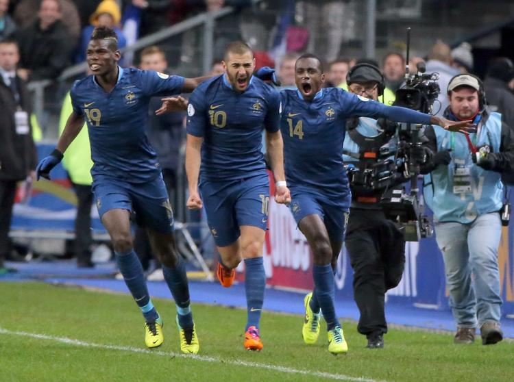 VM-klar. Real Madrids Karim Benzema (i midten) var en af fem nye i 3-0-sejren over Ukraine. 