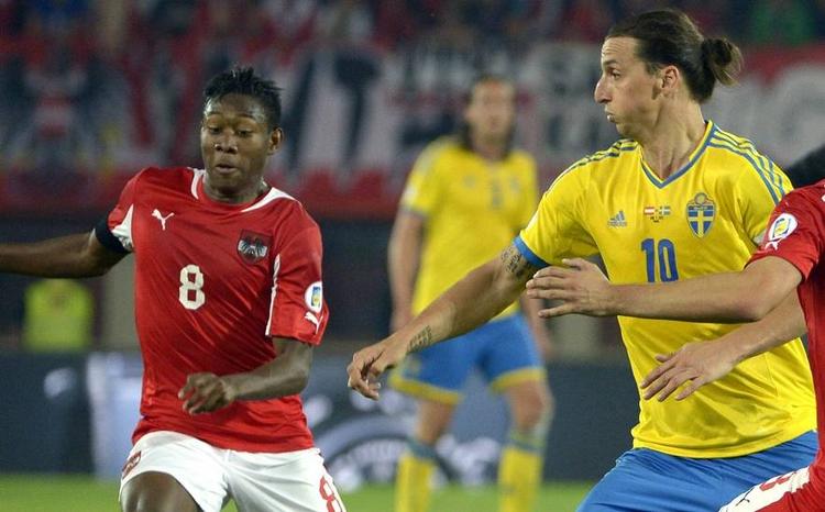 VM-exit. David Alaba (tv) og Østrig sluttede efter Zlatan Ibrahimovic og Sverige i VM-kvalifikationen. Svenskerne tabte i aftes i playoff'en til Portugal. 