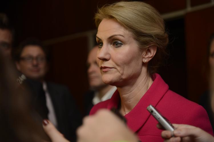 Snyd. Statsminister Helle Thorning-Schmidt (S) blev snydt af de fejlagtige exitprognoser. Hun fortalte de fremmødte socialdemokrater i Vega, at S ikke havde fået det valg, de håbede på. Det endte med, at S blev det største parti ved kommunalvalget. 
