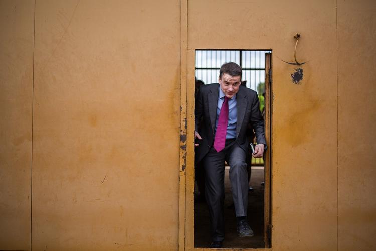 OMREJSENDE. Jobbet som udviklingsminister har bragt Christian Friis Bach vidt omkring. Her er han fotograferet under et besøg i Uganda. 