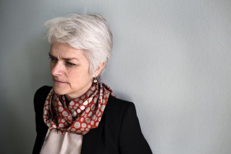 Bommert. Socialminister Annette Vilhelmsen lovede for rullende kamera en million til  Lisbeth Zornig Andersen. 