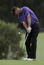 birdies. Thomas Bjørn har lagt sig i spidsen for golf-VM i Melbourne. Og danskerne fører også i holdkonkurrencen. 
