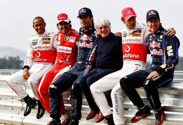 optimist. Bernie Ecclestone er fyldt 83 år, men er fortsat  det absolutte omdrejningspunkt i formel 1. Som 71-årig betalte han 1,7 milliarder kroner for at leje de kommercielle rettigheder til formel 1 i 100 år. Rettighederne udløber således, når han fylder 171 år. 