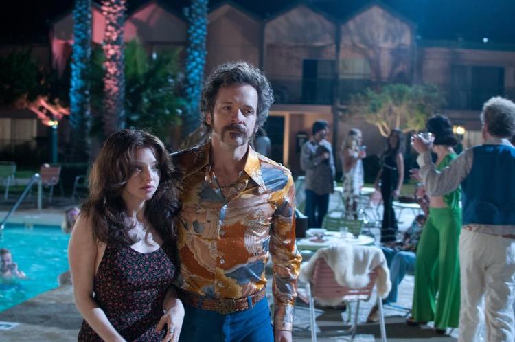 ulykke. Discountplayboyen Chuck (Peter Sarsgaard, 'An Education', 'Jarhead') misbrugte sin kone, Linda Lovelaces (Amanda Seyfried, 'Mamma Mia', 'Les Miserables') fysiske talent. 