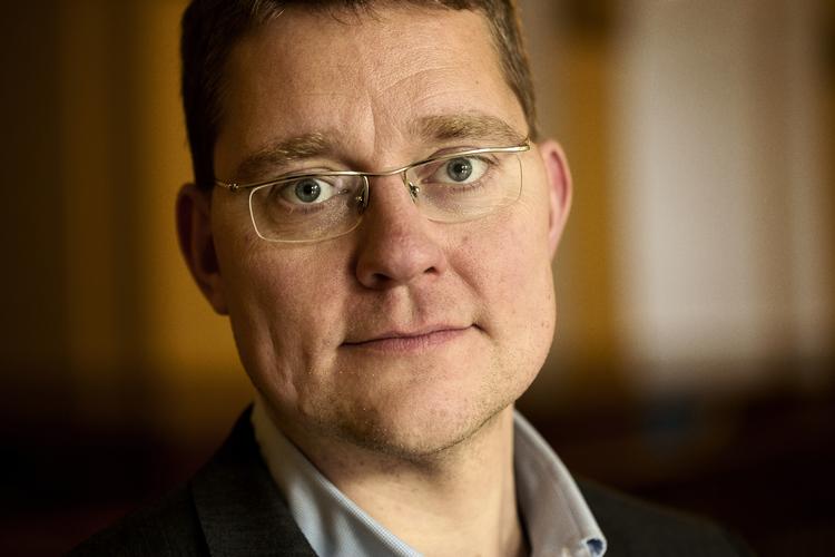 Udviklingsminister. Rasmus Helveg Petersen trådte efter eget udsagn ind i dansk politik, da ti års borgerligt styre blev ham for meget. Han blev simpelthen så rasende over Fogh-regeringen, at han havde brug for at være med til at påvirke samfundet. - Foto: 