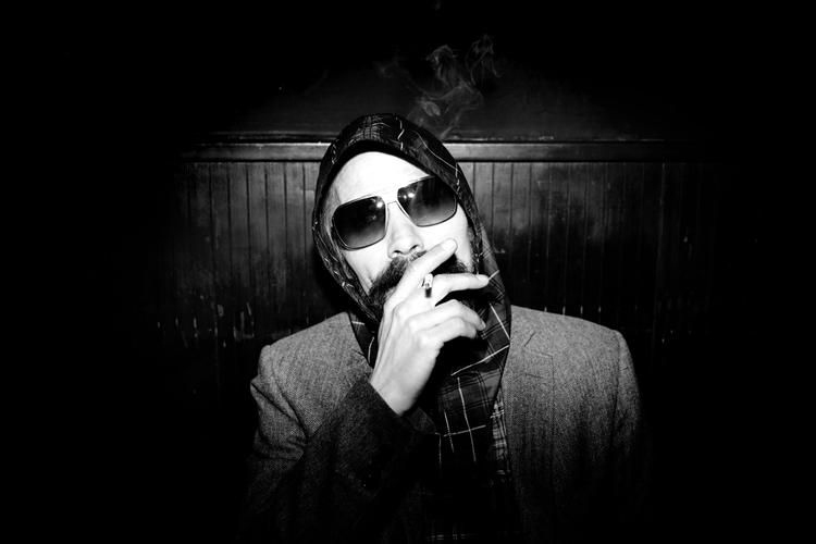 Hyldest. Steen Jørgensen fortolker værker af bl.a. Kraftwerk, Leonard Cohen og The Beatles på sin nye plade. 