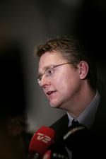 Udmelding. »Vi synes stadig, at det er kritisabelt, at der er rejst på første klasse. Det er i FN-systemet kun FN's generalsekretær, der gør det nogenlunde jævnligt«, siger Rasmus Helveg. 