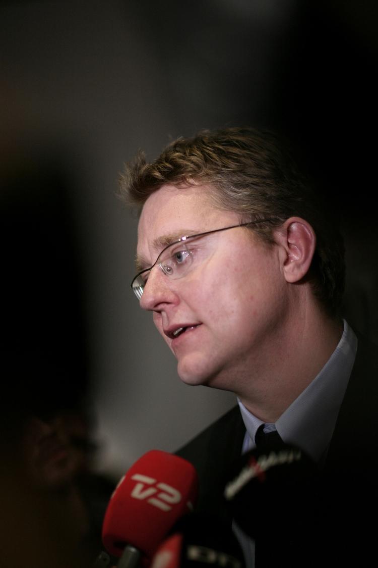 Udmelding. »Vi synes stadig, at det er kritisabelt, at der er rejst på første klasse. Det er i FN-systemet kun FN's generalsekretær, der gør det nogenlunde jævnligt«, siger Rasmus Helveg. 