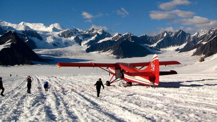 Isterning. At lande med et fly og vandre på en gletsjer er som at spadsere på en isterning. FOTO: K2 Aviation 