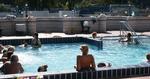 Bad. Der skulle være god mulighed for at holde varmen i Budapests bade - vandet er op til 36 grader. 