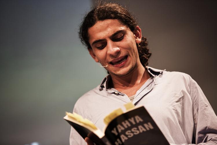 Lyrik. Den kontroversielle digter Yahya Hassan afholder debatarrangement i Vollsmose trods politiets anbefalinger om det modsatte. 